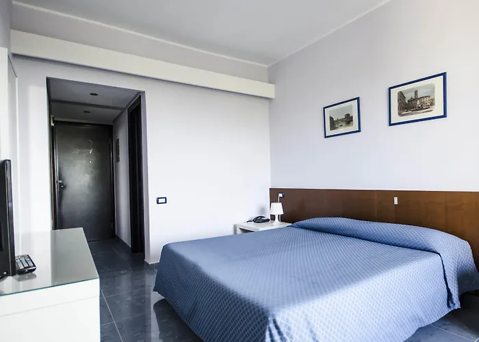 赫利俄斯大酒店 酒店 塔尔奎尼亚