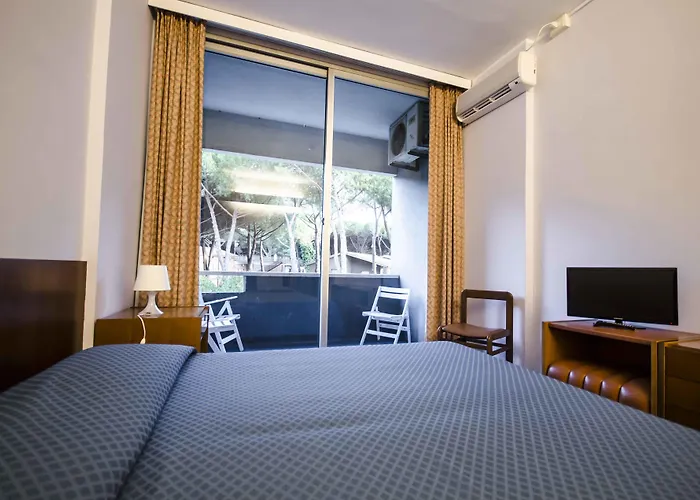 赫利俄斯大酒店 4*