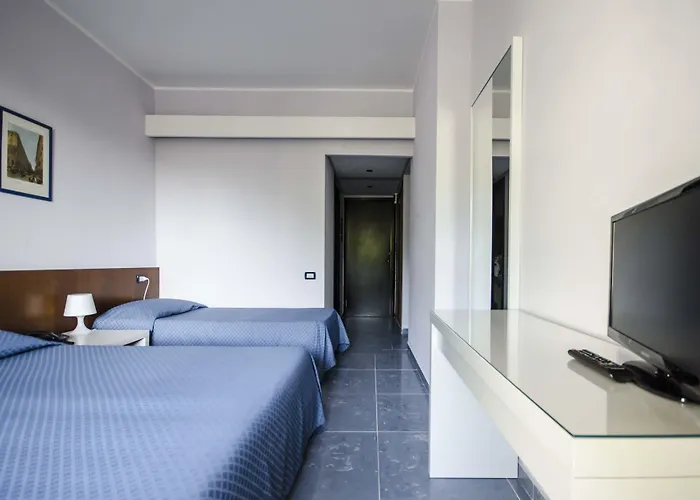 赫利俄斯大酒店 4* 塔尔奎尼亚