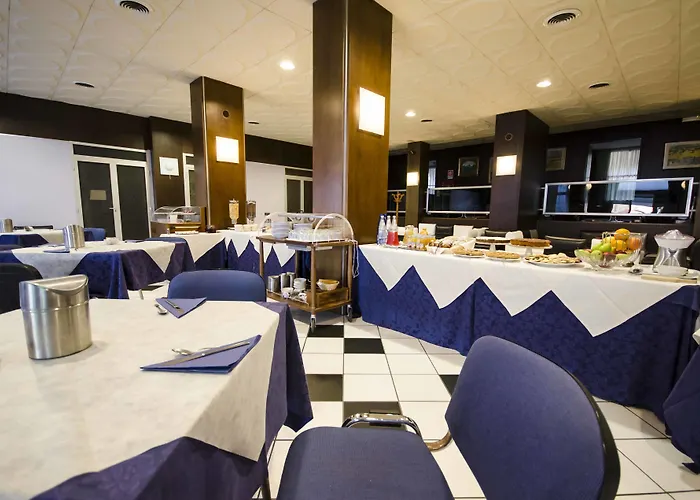 赫利俄斯大酒店 4*