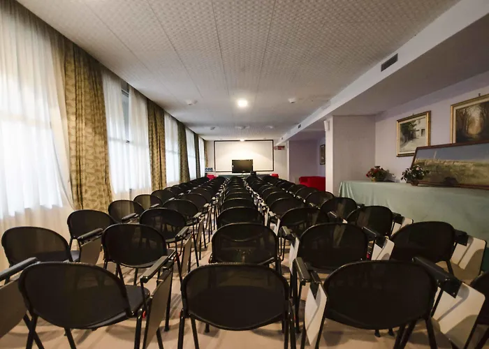 赫利俄斯大酒店 4* 塔尔奎尼亚