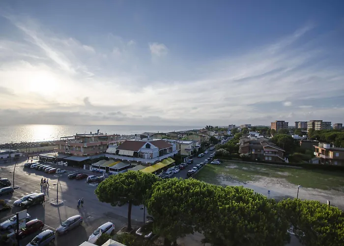 赫利俄斯大酒店 4*