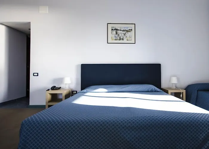 赫利俄斯大酒店 酒店