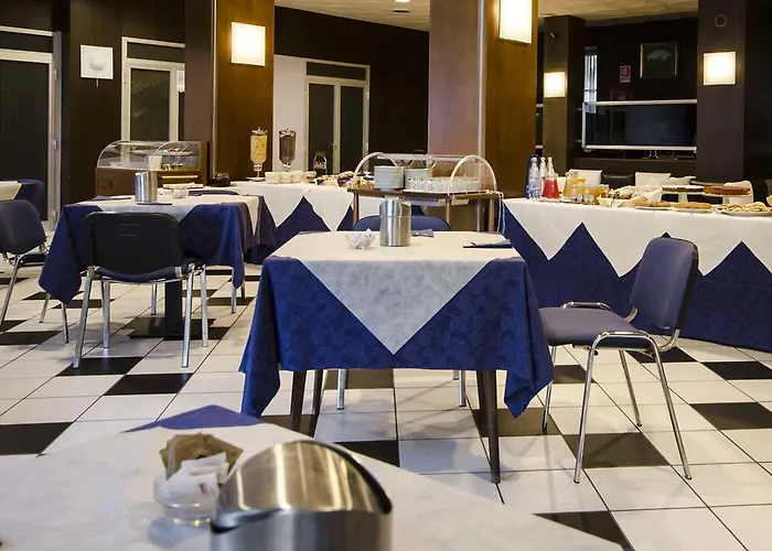 赫利俄斯大酒店 4*